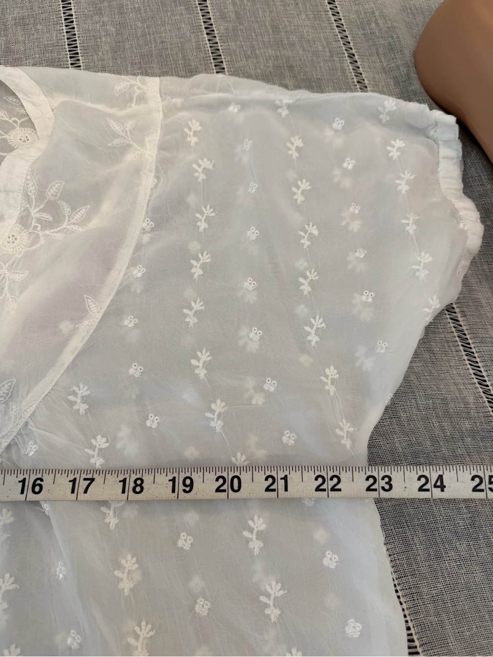 Johnny Was Women’s White Embroidered Eyelet Boho Short Sleeve Blouse Size Small - Picture 12 of 13
